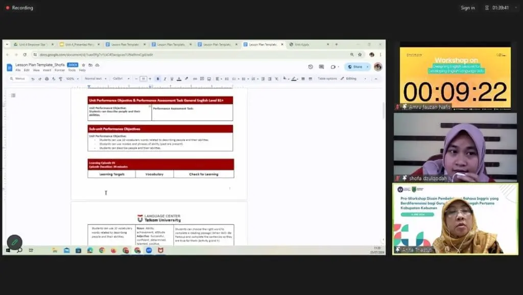 Peserta menerima feedback dari pemateri, Prof. Anita