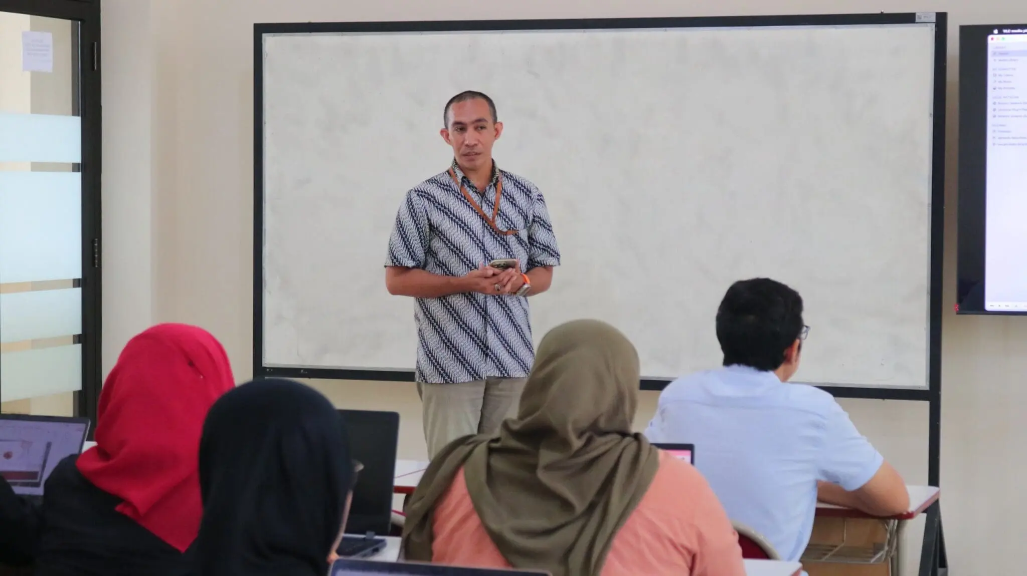 Pembukaan dan Sambutan dari TUP, serta pemaparan oleh Ibu Retno