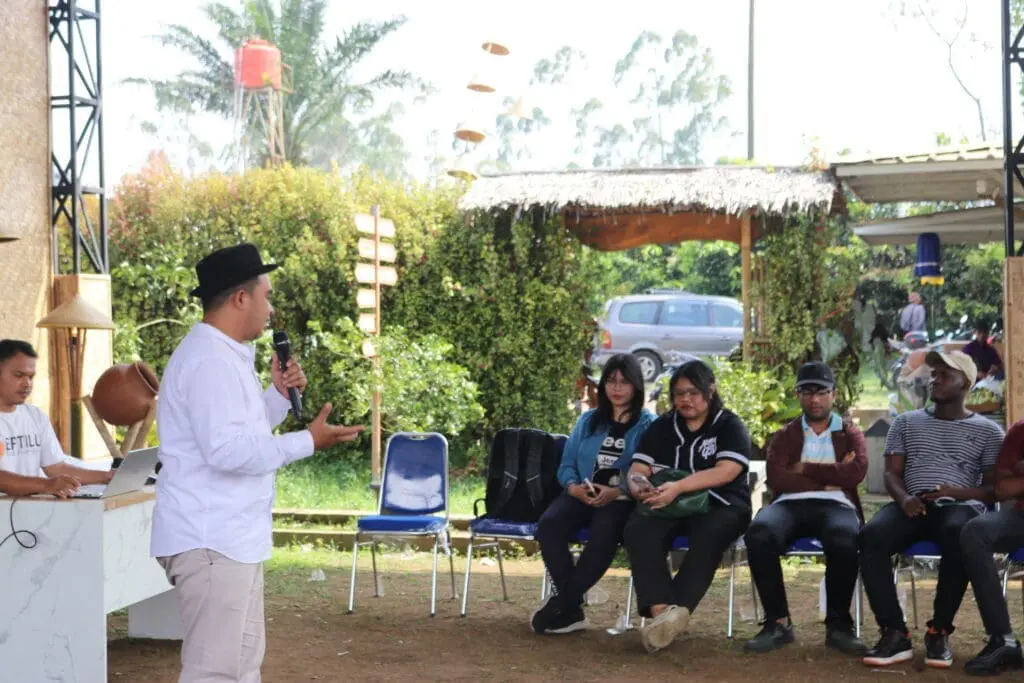 Pemaparan mengenai budaya Sunda oleh Bapak Dasep Badru, seorang budayawan asal Garut