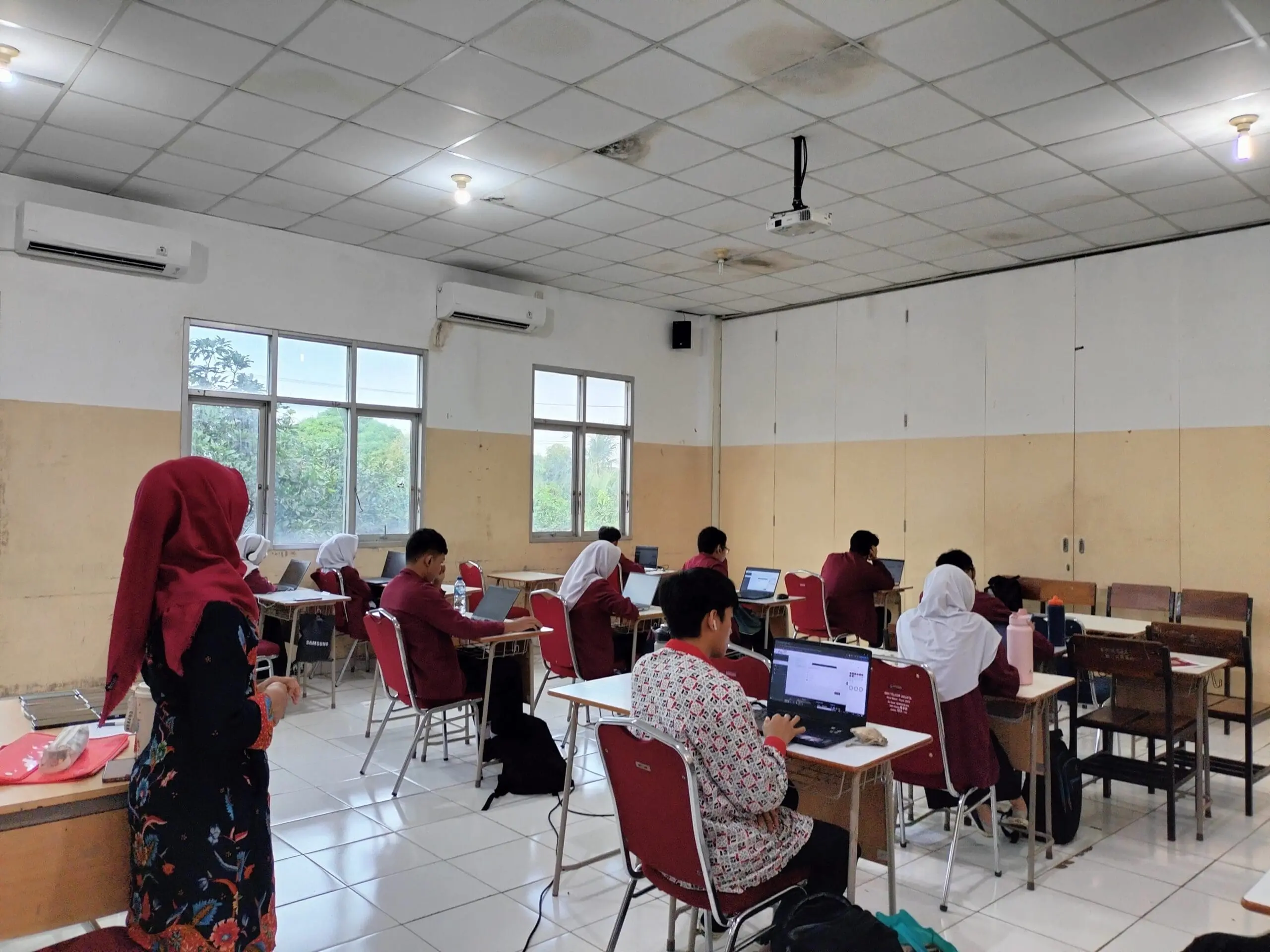 Pelaksanaan TelUVEE di SMK Telkom Jakarta 