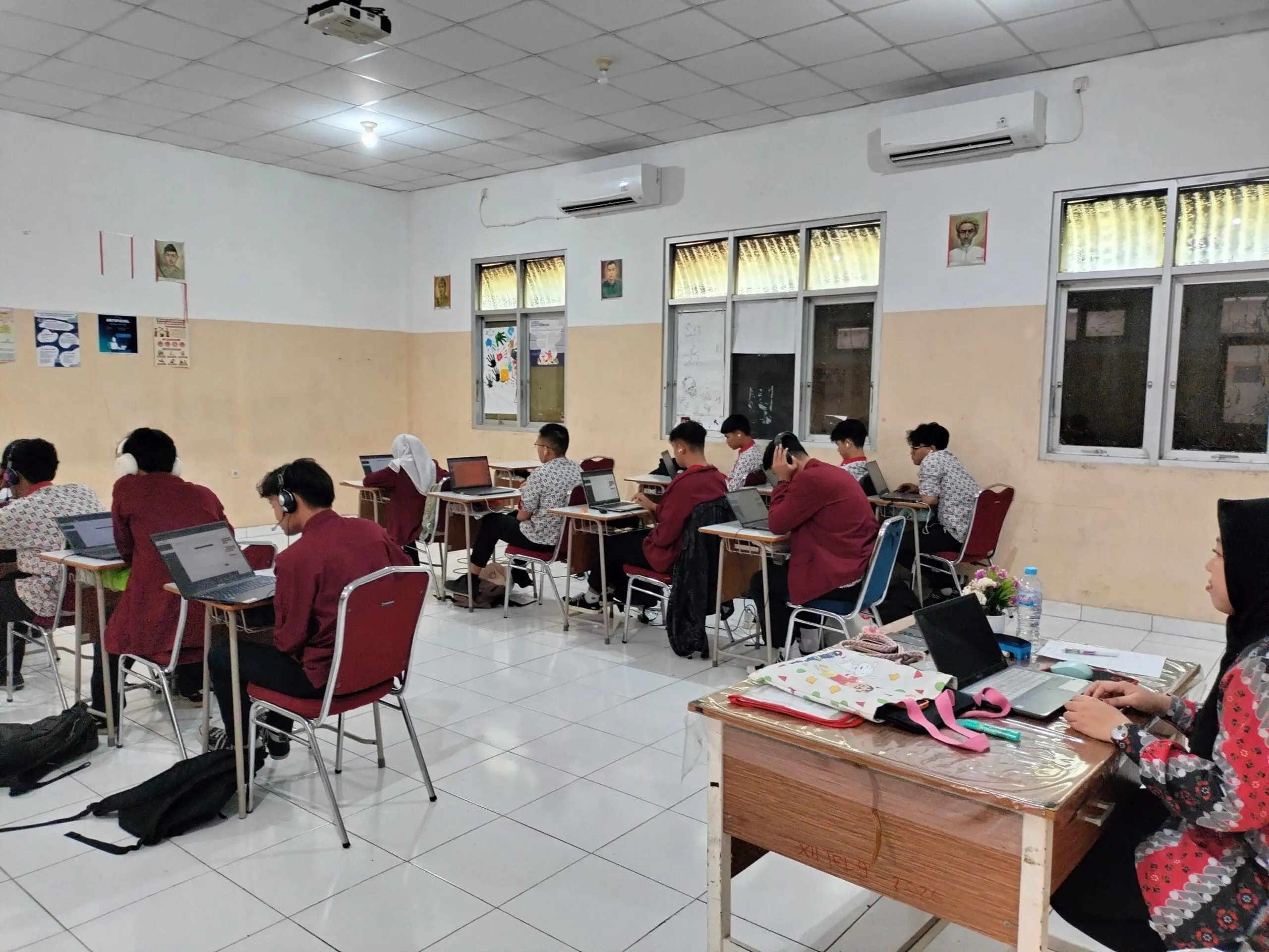 Pelaksanaan TelUVEE di SMK Telkom Jakarta 