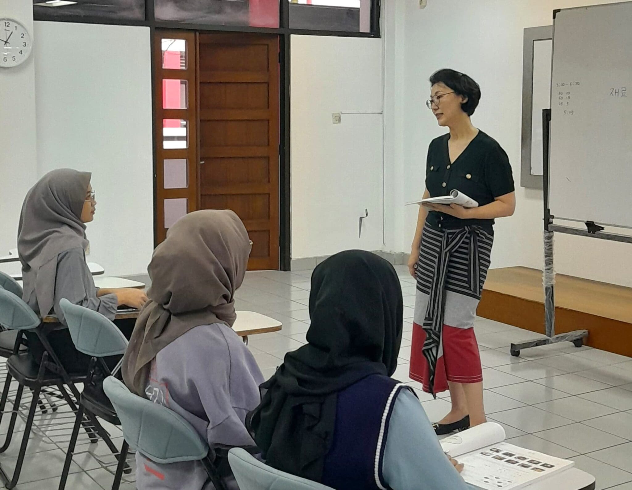 Suasana pembelajaran di kelas Sejong 1B