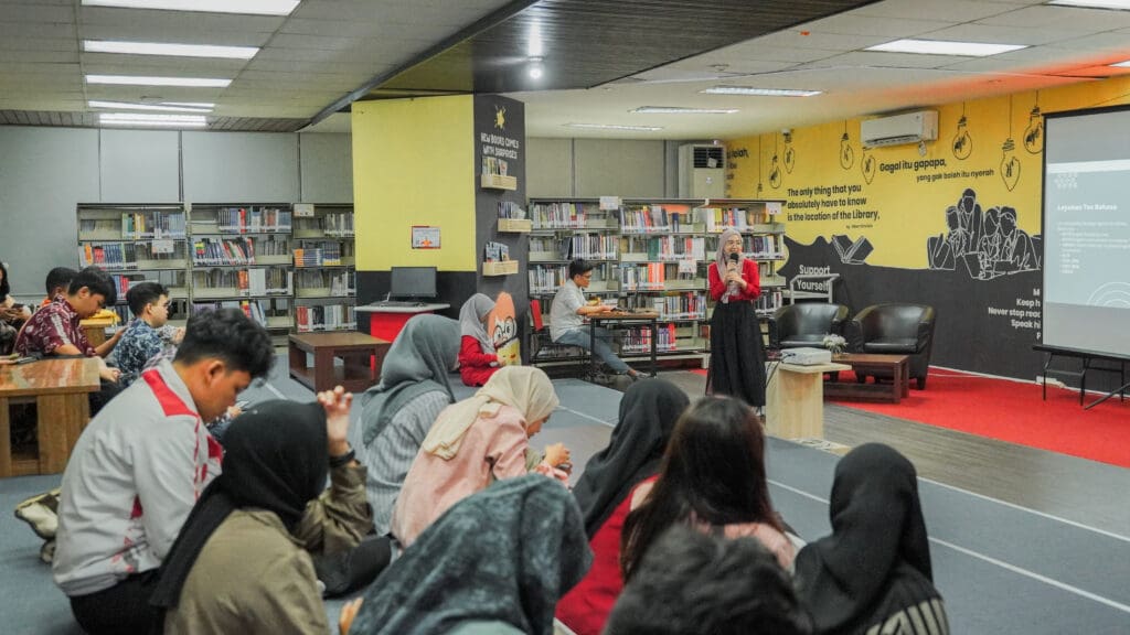 Sosialisasi LaC untuk Mahasiswa Telkom University Surabaya