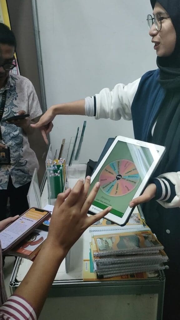 Pengunjung berkesempatan untuk mendapat hadiah tambahan dengan spin wheel