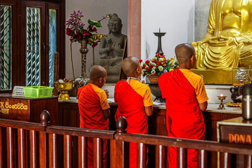 Ritual Doa Hari Waisak di Vihara