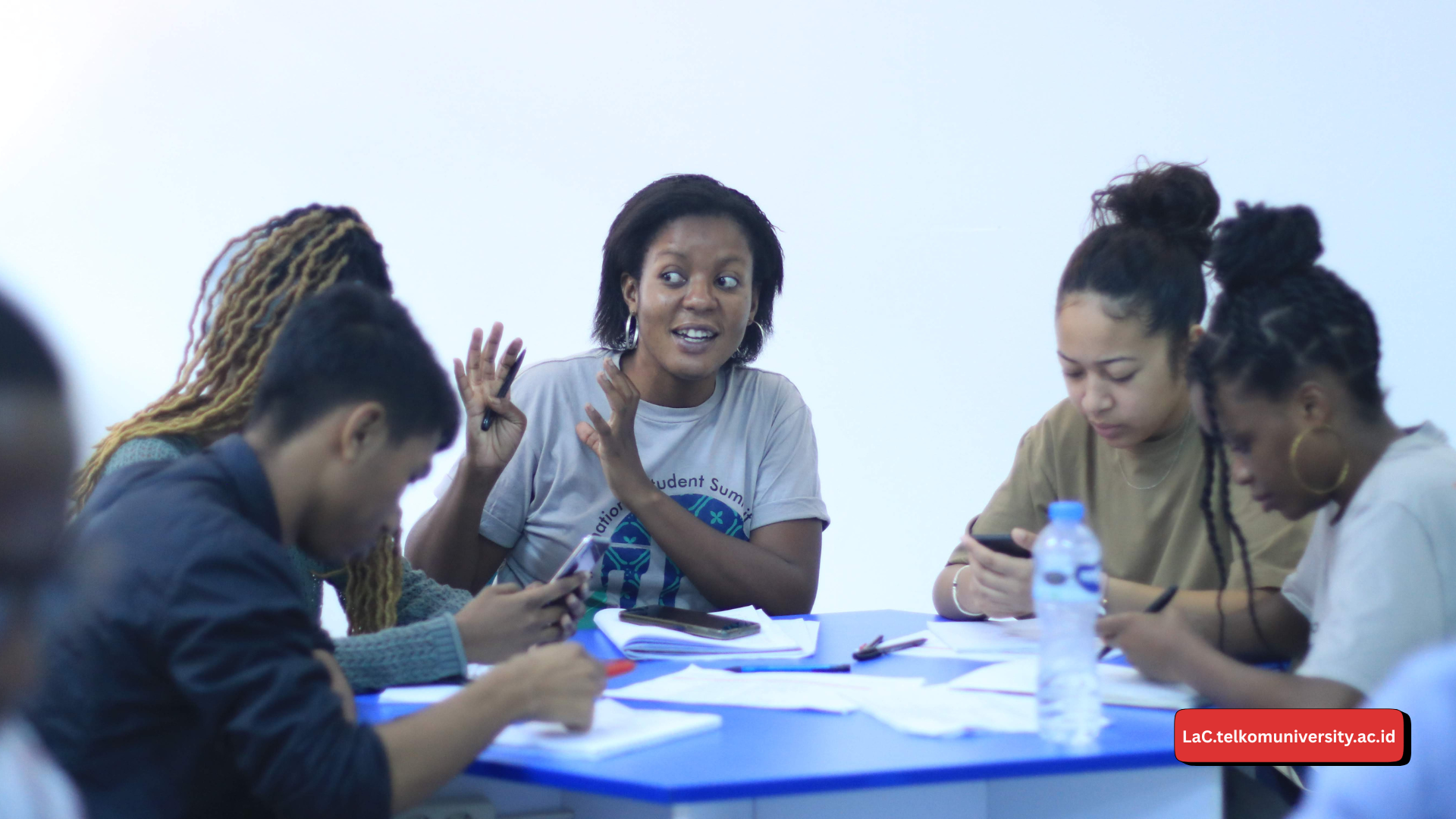 Kelas Program BIPA Pusat Bahasa Telkom University dengan pendekatan interaktif