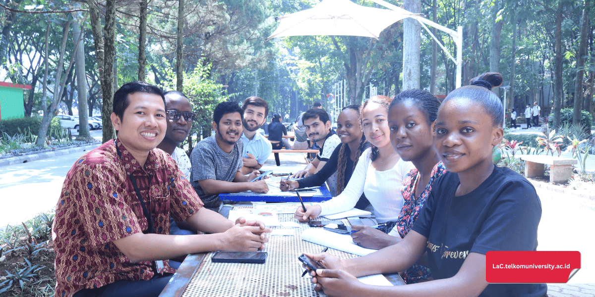 A BIPA teacher guiding foreign students during an Indonesian language session