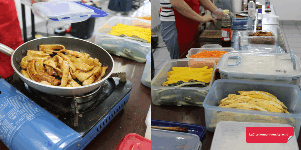 Eomuk yang sedang ditumis (kiri) dan Bahan isian Kimbap yang sudah direbus dan siap pakai (kanan)