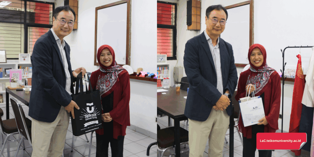 Penyerahan cinderamata dari kedua belah pihak