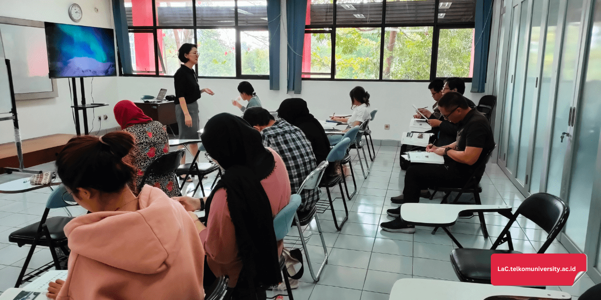 Kelas kursus bahasa Korea luring dengan pengajar dan mahasiswa