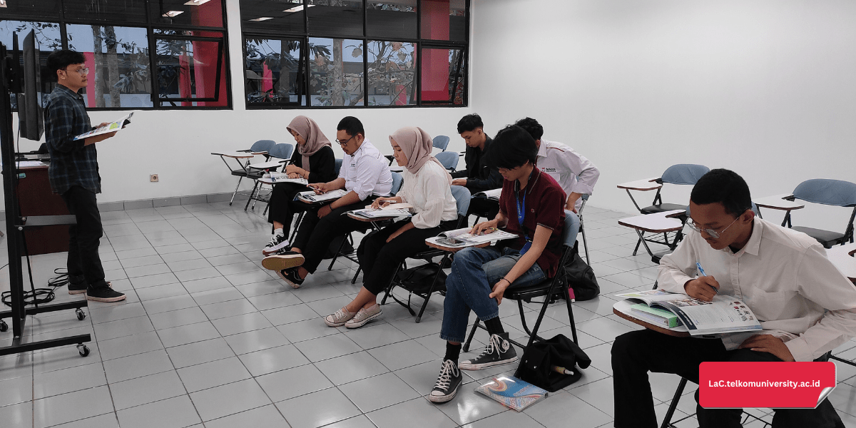 Kursus IELTS Preparation Pusat Bahasa Telkom University sedang berlangsung