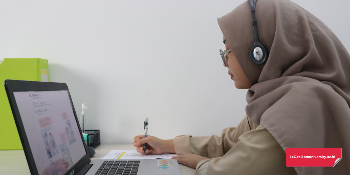 Kursus bahasa Jepang daring Pusat Bahasa Telkom University sedang berlangsung