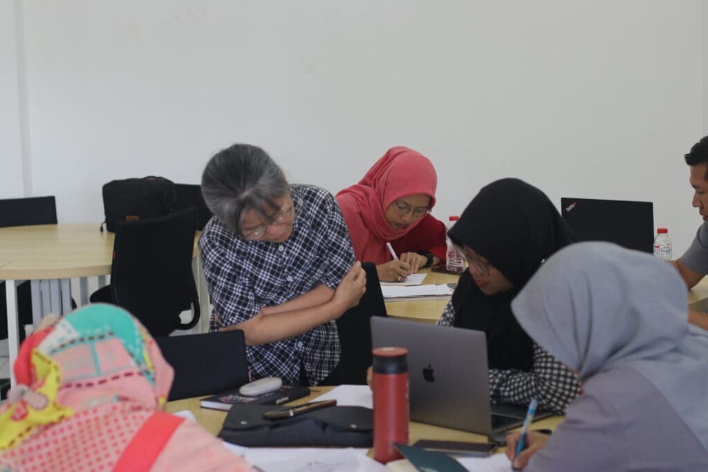 4-Day Workshop bagi dosen bahasa Inggris Tel-U dan instruktur bahasa LaC