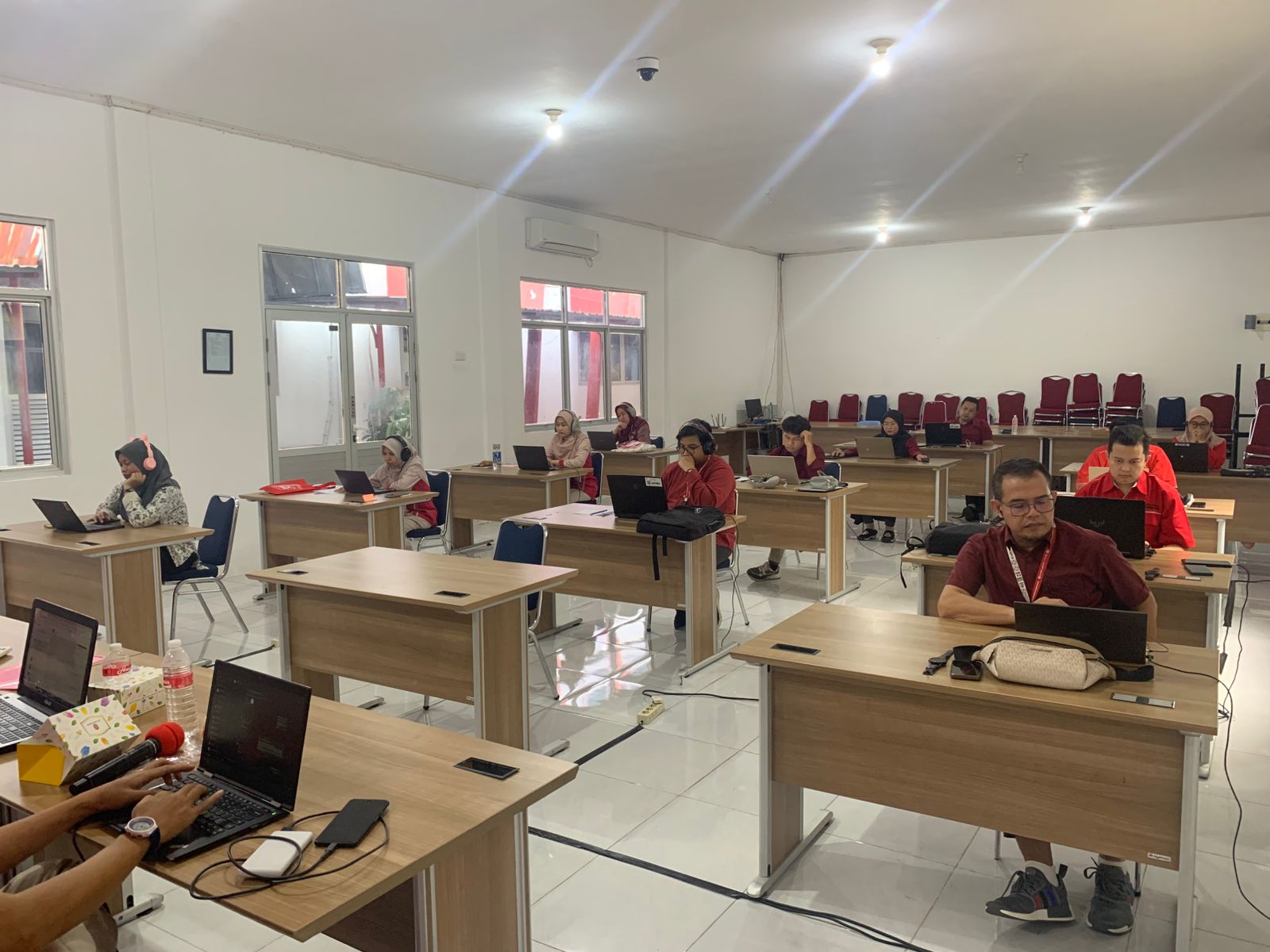 Pelaksanaan tes TOEFL ITP untuk guru-guru SMK Telkom Jakarta