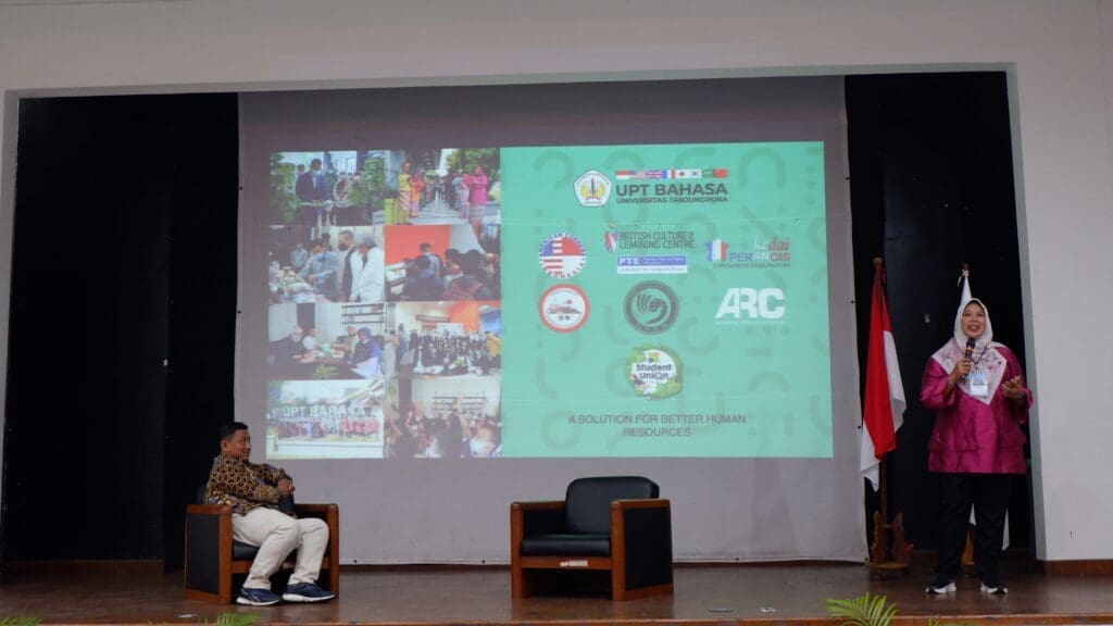 Seminar 2 oleh Ibu Stella Prancisca, S.Pd., M.Pd., Kepala UPA Bahasa Universitas Tanjungpura