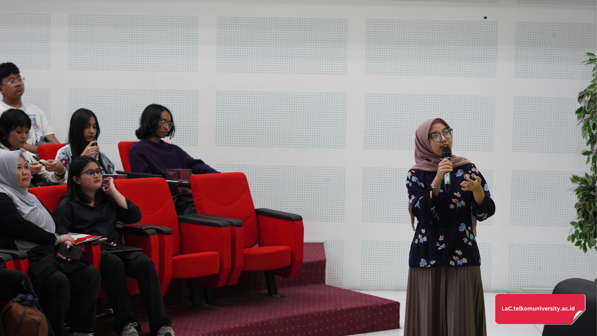 LaC Info Session yang disampaikan oleh Ibu Rafiedhia Ghufran Hafizha