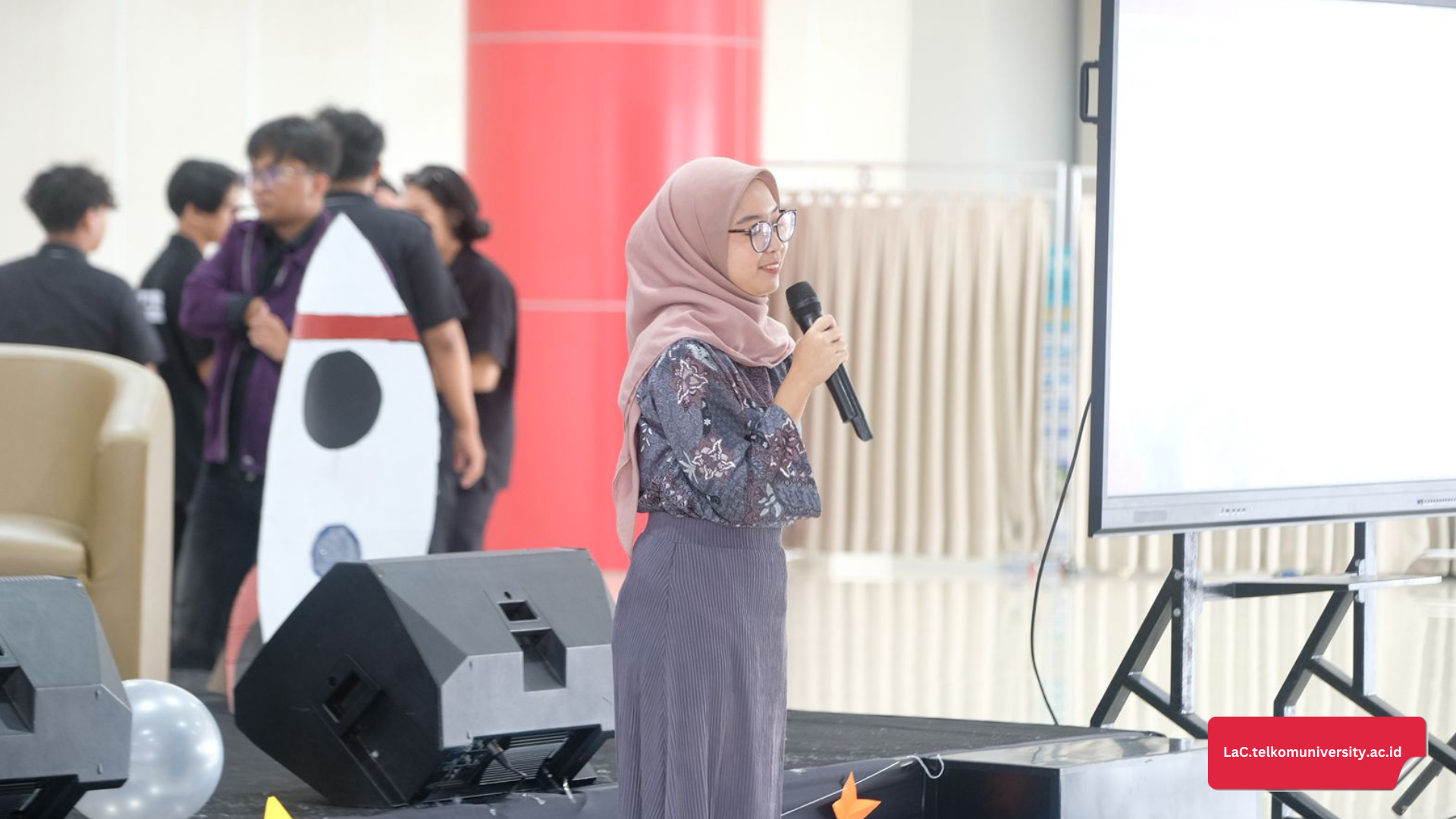 Penjelasan program LaC pada PKKMB Prodi MABA 2025/2026 di Fakultas Informatika (FIF)