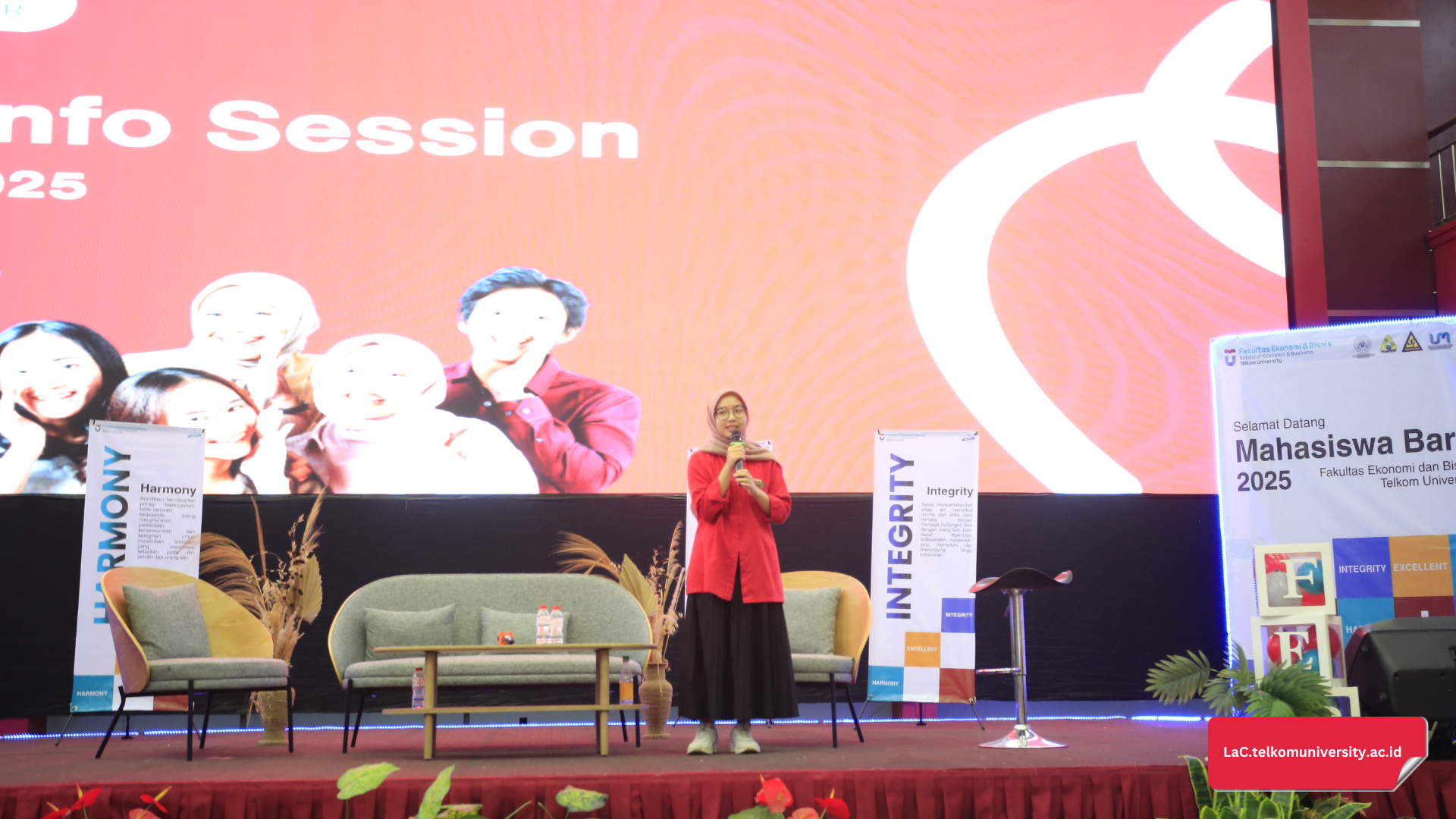 Penjelasan program LaC pada PKKMB Prodi MABA 2025/2026 di Fakultas Ekonomi dan Bisnis (FEB)