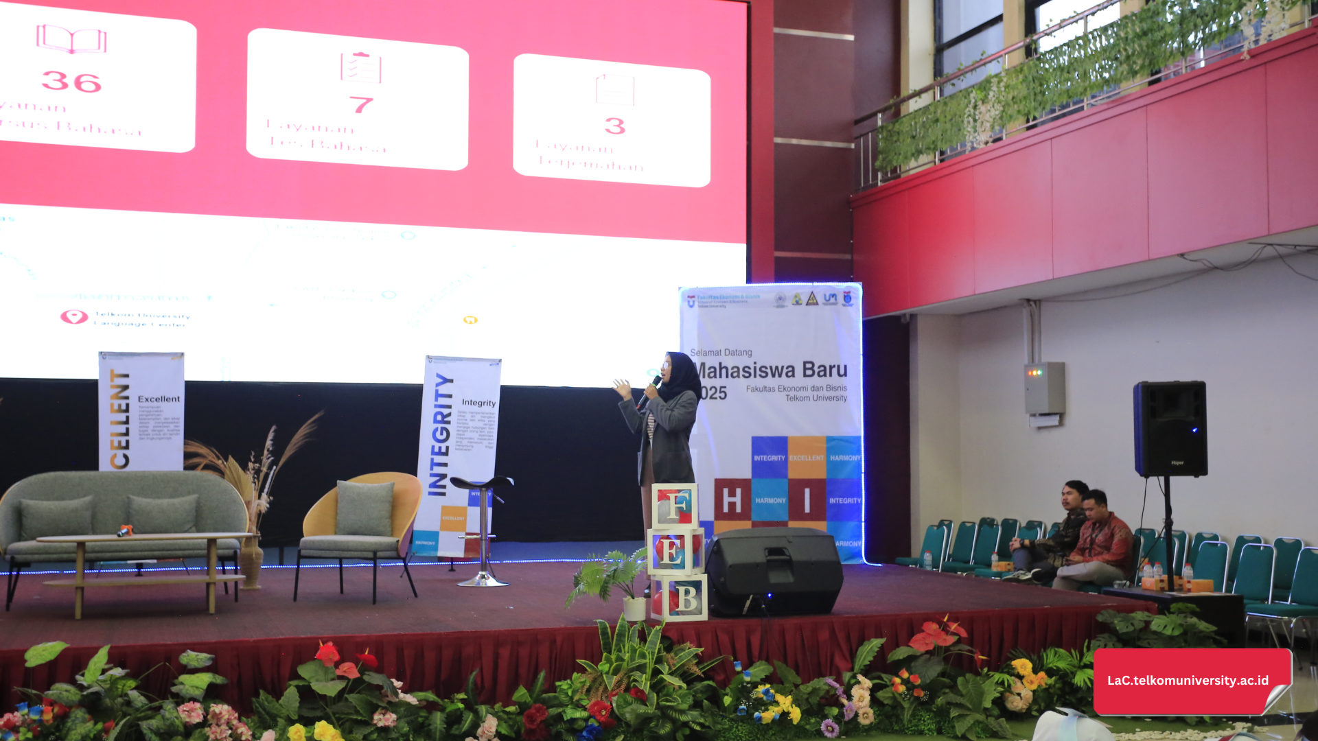 Penjelasan program LaC pada PKKMB Prodi MABA 2025/2026 di Fakultas Ekonomi dan Bisnis (FEB) 2