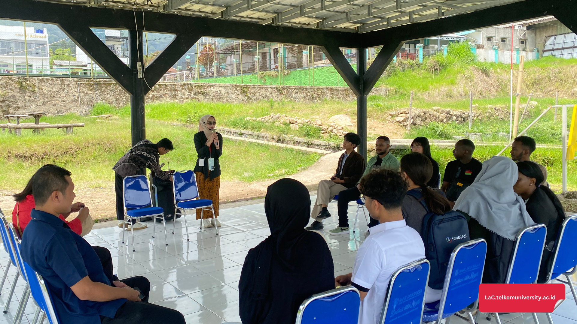 Sambutan oleh Teh Fani, pemandu dari Desa Wisata Alamendah