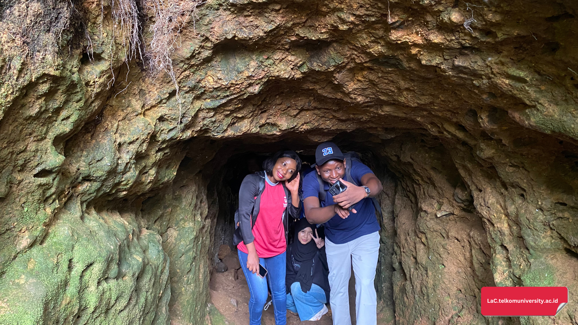 Eksplorasi ke Goa Belanda