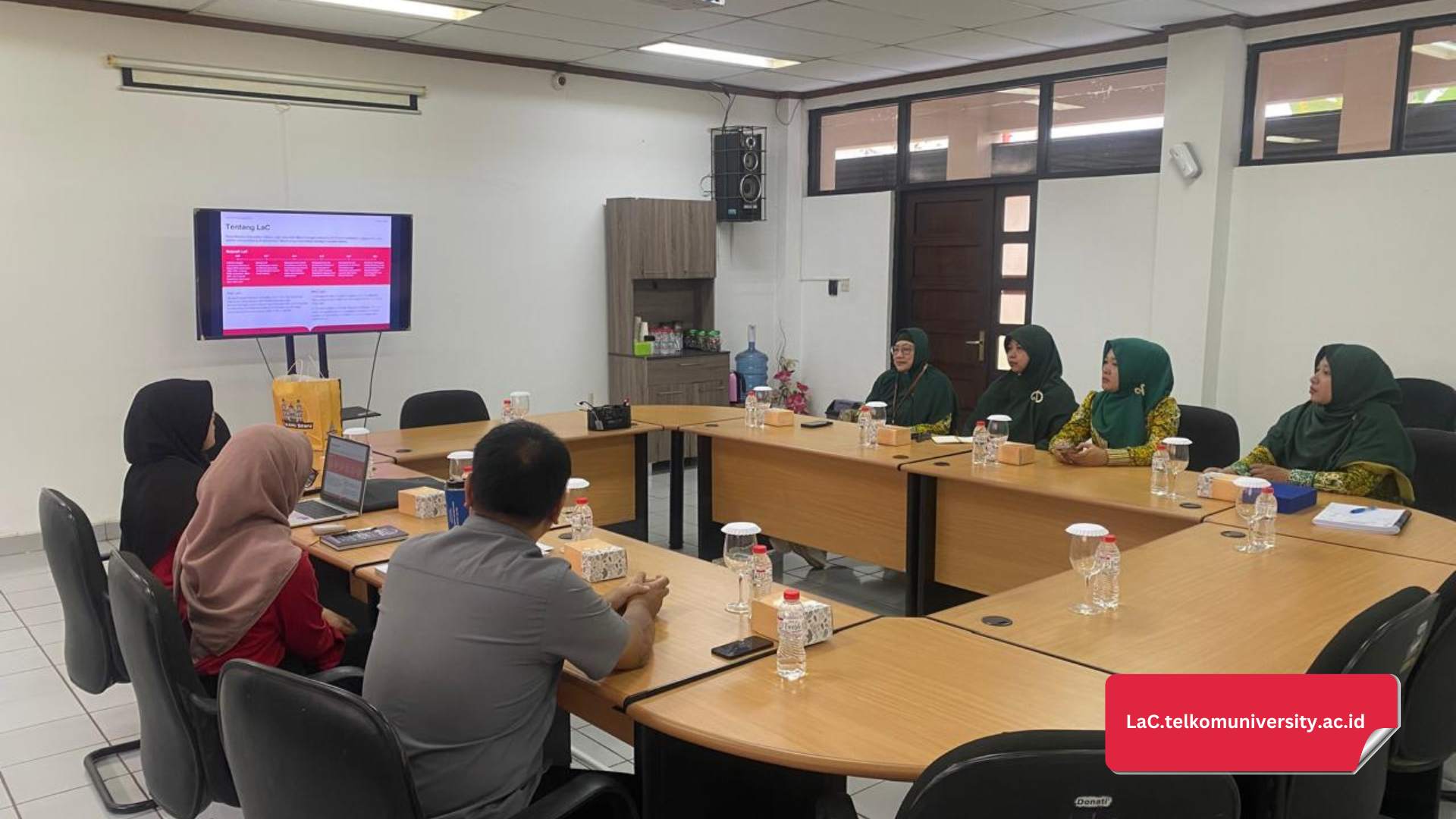 Kunjungan dari UPA Bahasa Politeknik Negeri Semarang ke Telkom University Language Center.