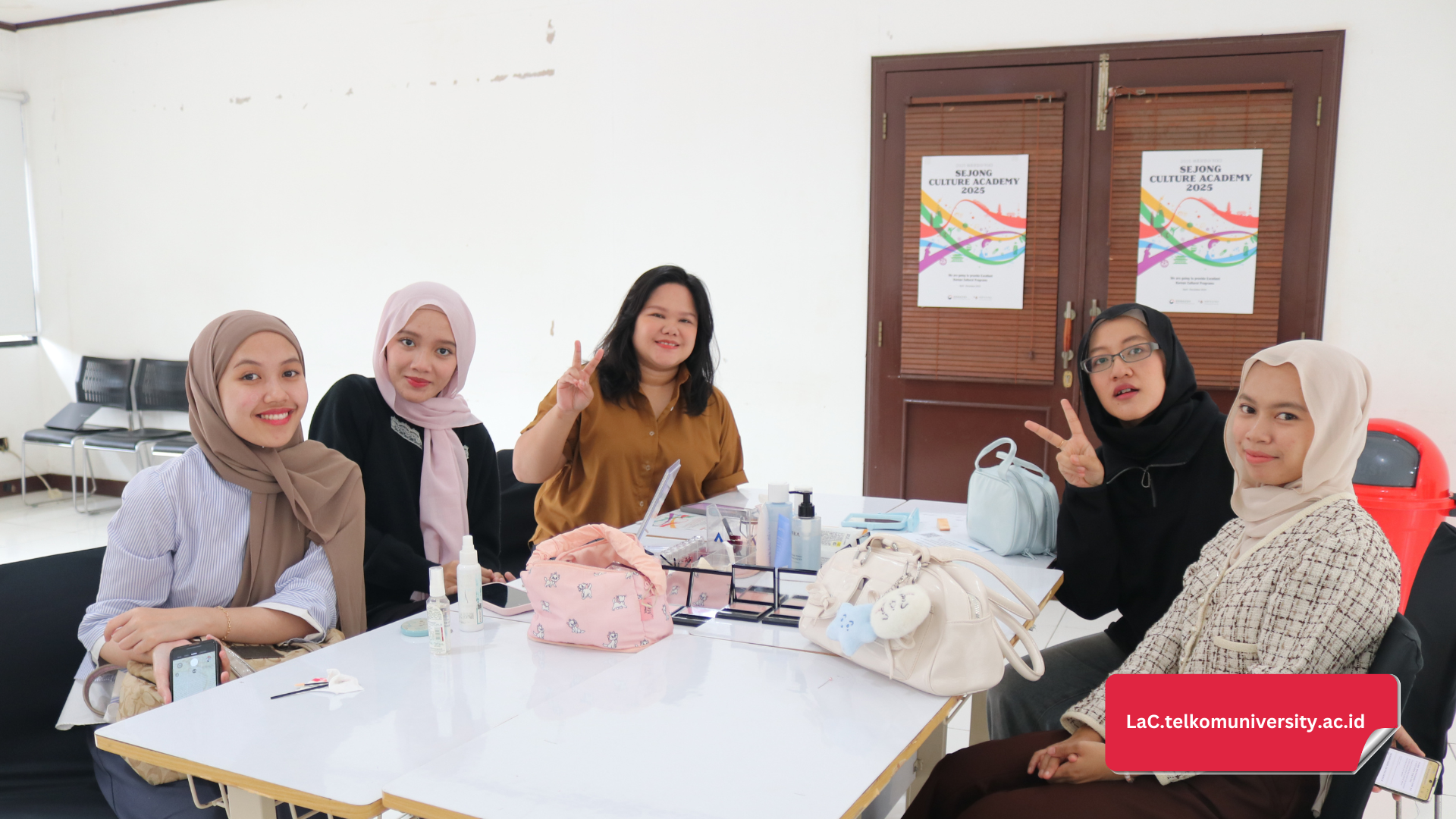 Peserta dengan hasil make up-nya