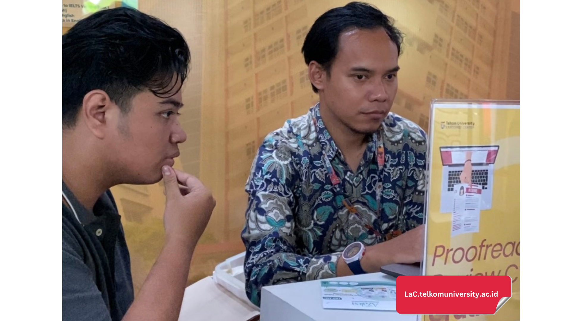 Review dan proofread CV di booth LaC