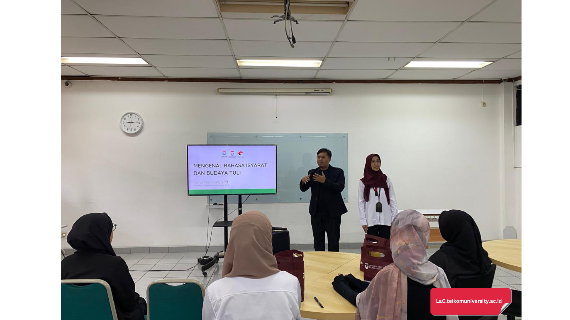 Sambutan dari Ibu Rika Yuliant, M.I.Kom. selaku Kepala Bagian Pusat Bahasa