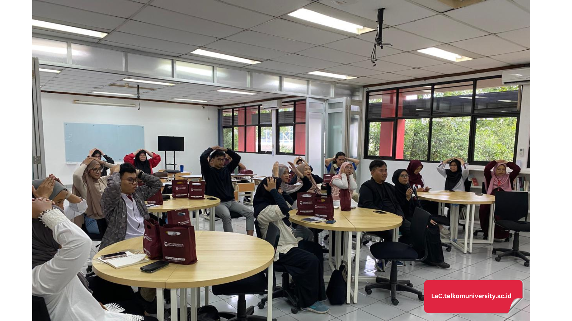 Pelaksanaan Trial Class Bahasa Isyarat Indonesia (Bisindo) Tingkat 1 secara luring pada 9 Desember 2025