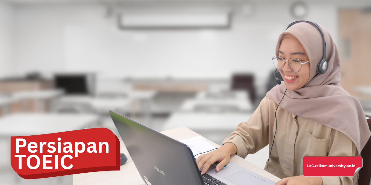 Mahasiswa belajar TOEIC online menggunakan aplikasi di laptop dan headset