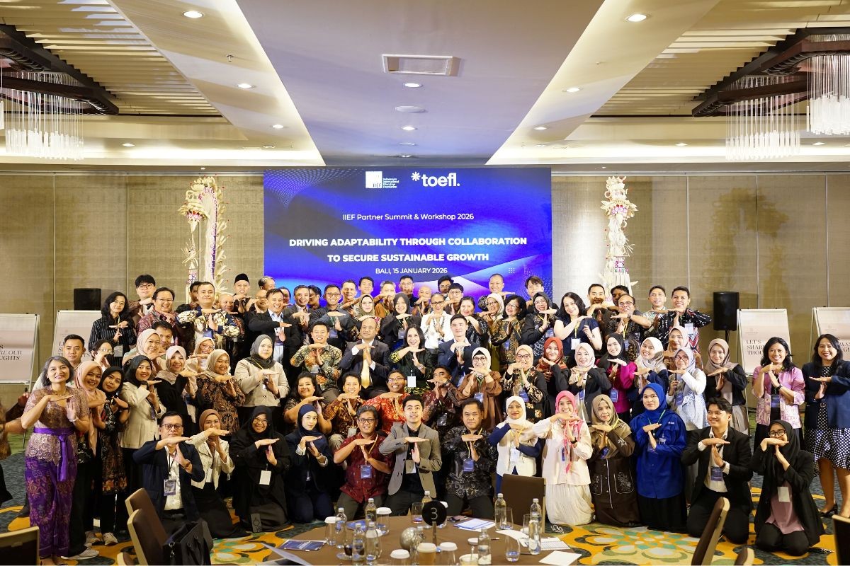 Foto bersama peserta IIEF Partner Summit & Workshop 2026 di Bali, termasuk perwakilan LaC Telkom University