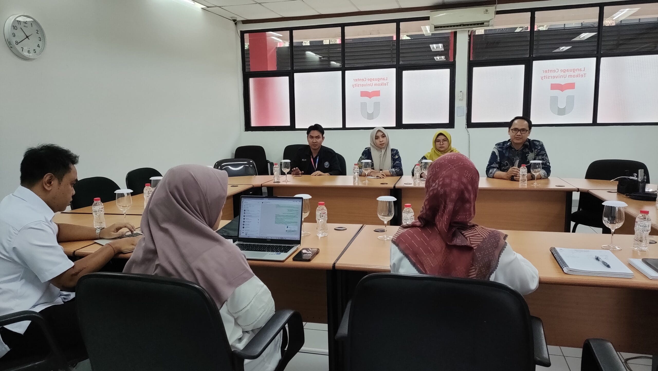 Sesi sharing dan diskusi antara STIKes Budi Luhur Cimahi dan LaC Telkom University