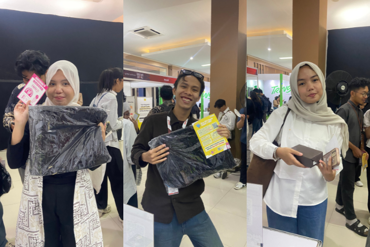 Peserta yang mendapatkan merchandise dari LaC 