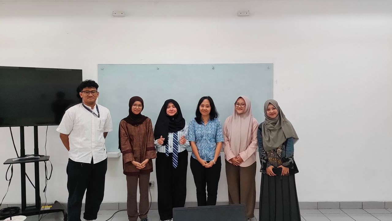 Foto Bersama Peserta Trial Class Menulis Cerita Pendek. 