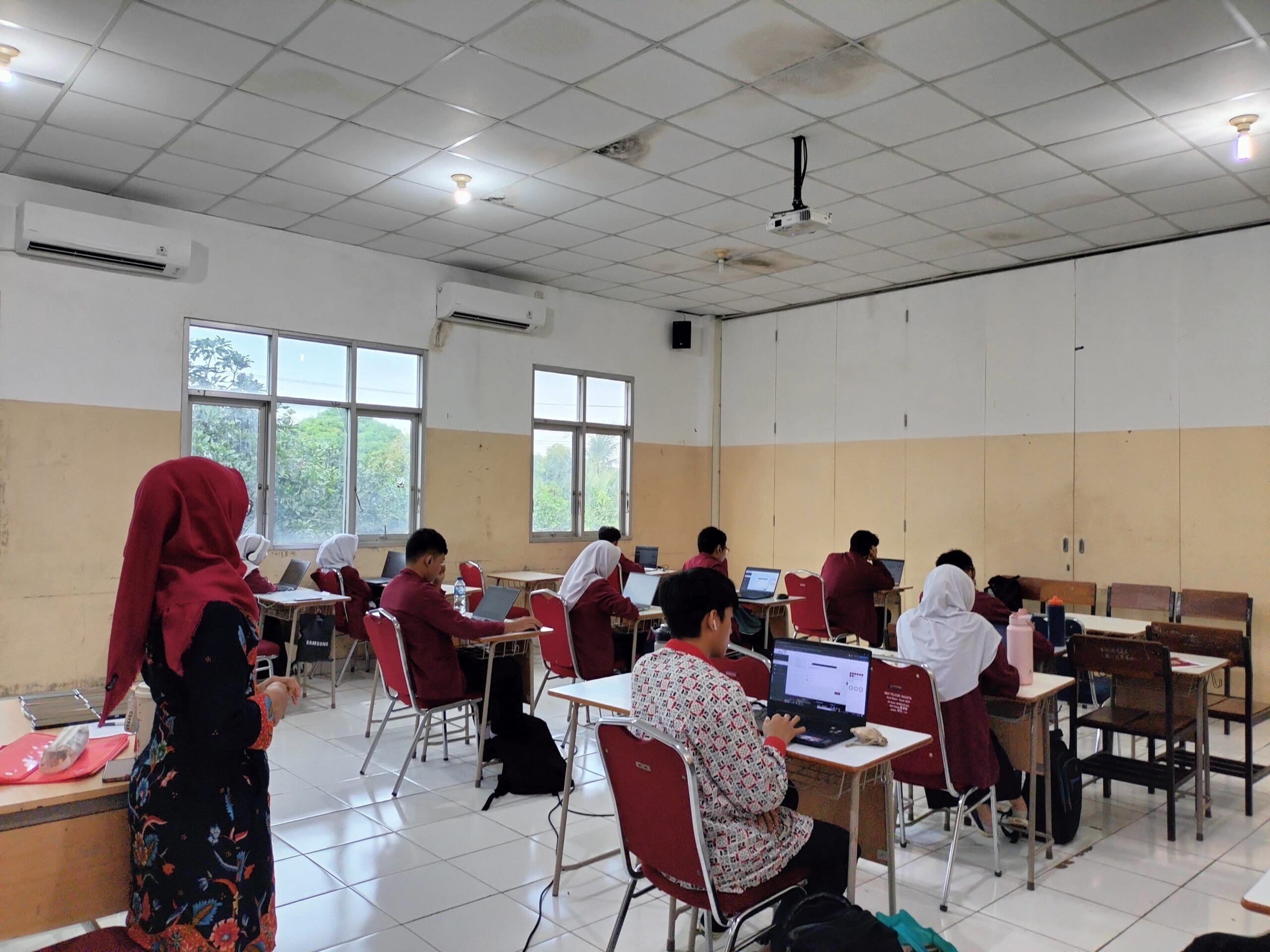 Pelaksanaan TelUVEE di SMK Telkom Jakarta