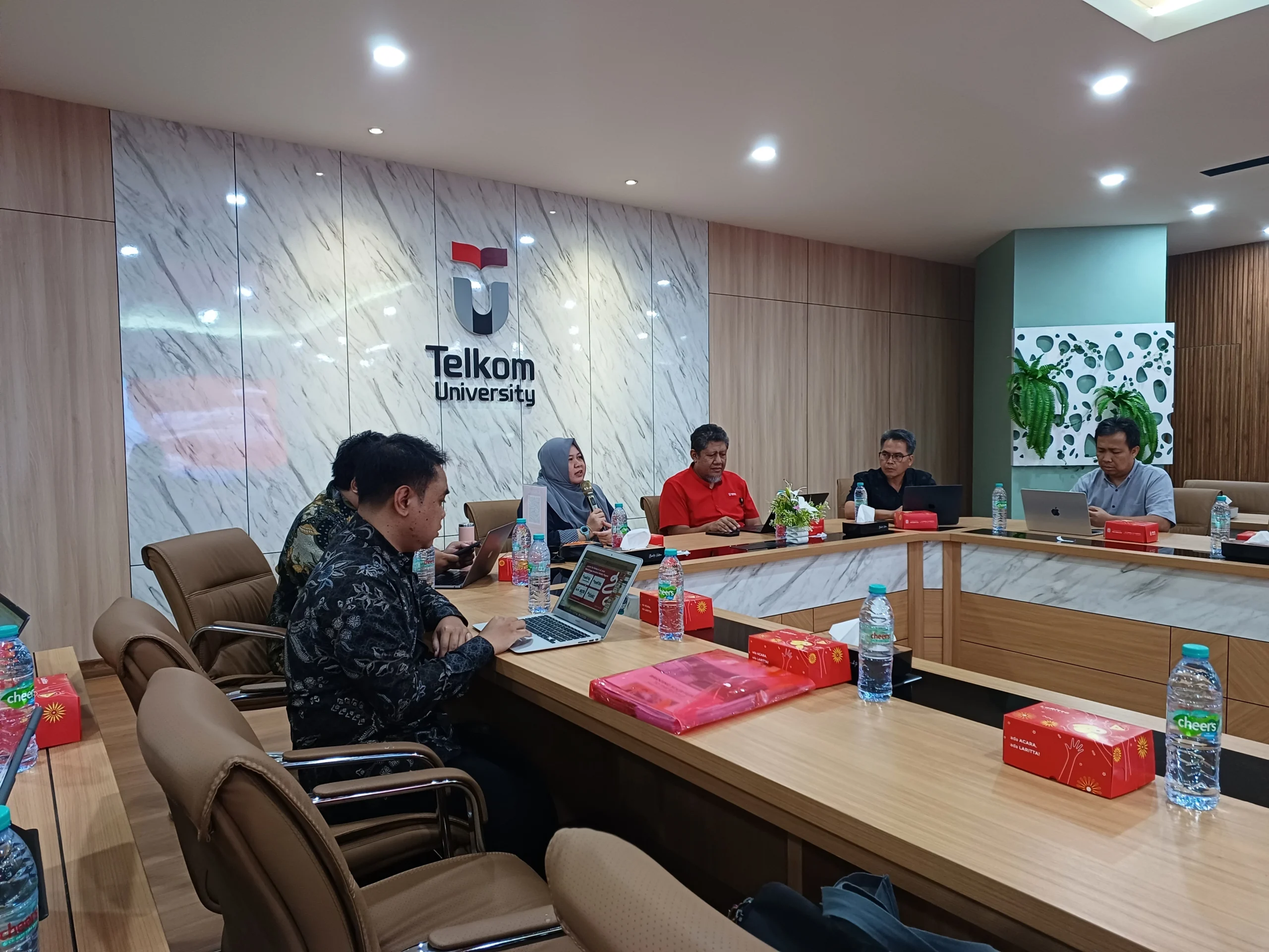 Kunjungan ke Telkom University Surabaya
