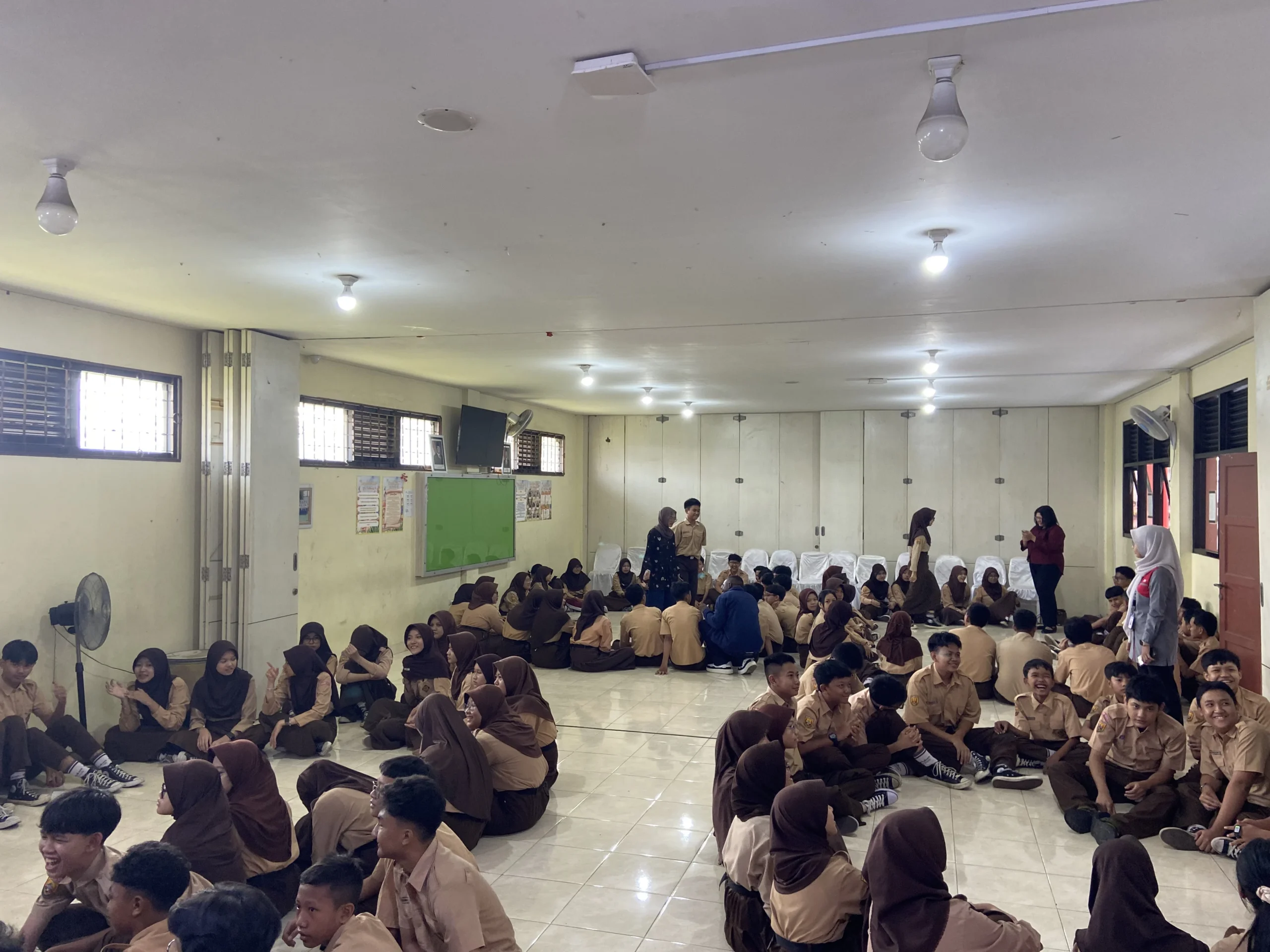Games interaktif dengan para tutor