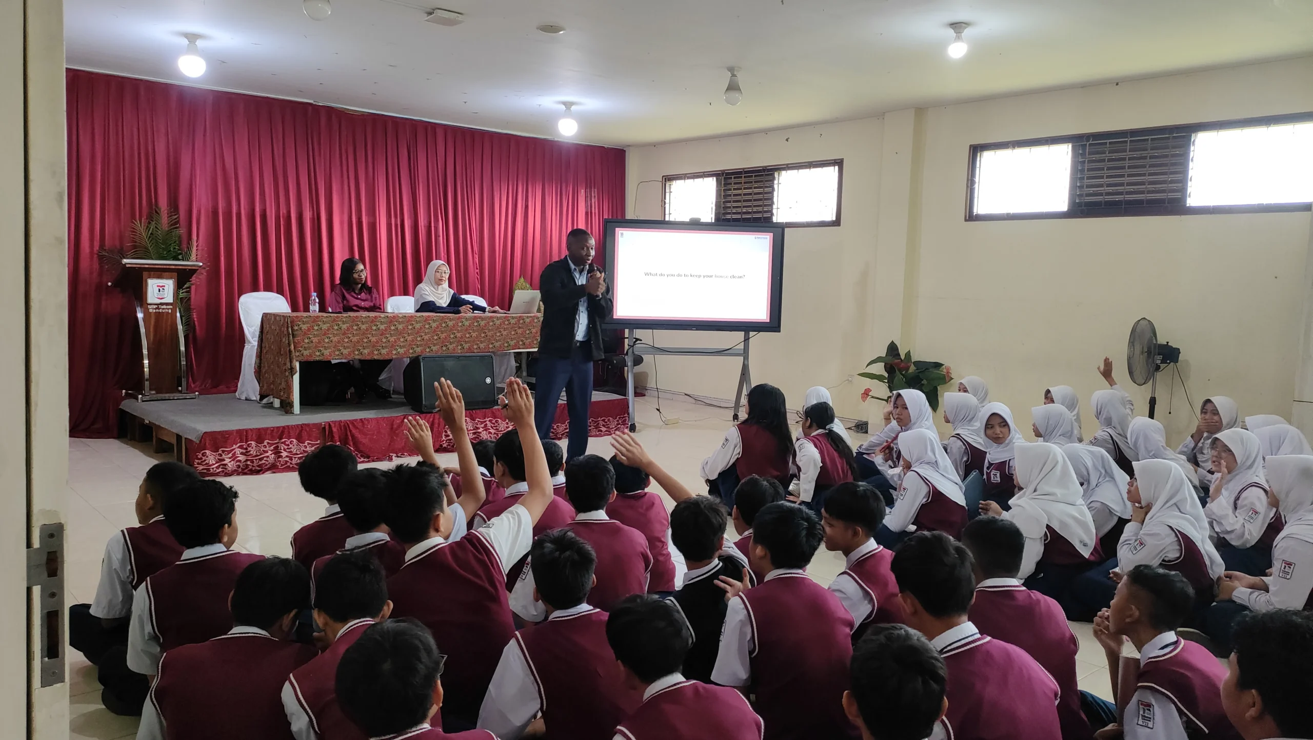 Pemaparan materi oleh native speaker 1