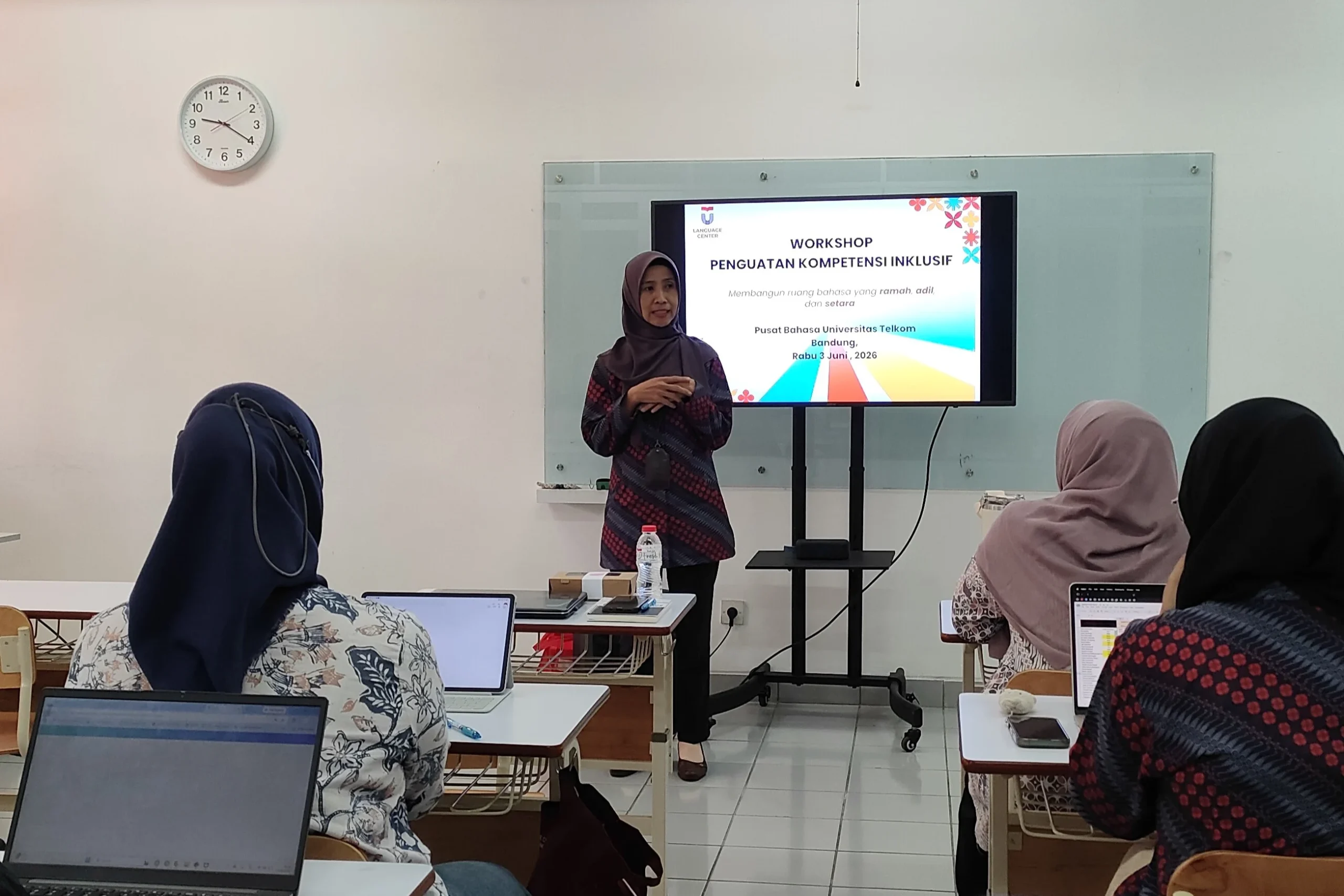 Sambutan Kepala Bagian Pusat Bahasa, Ibu Rika Yuliant, M.I.Kom.