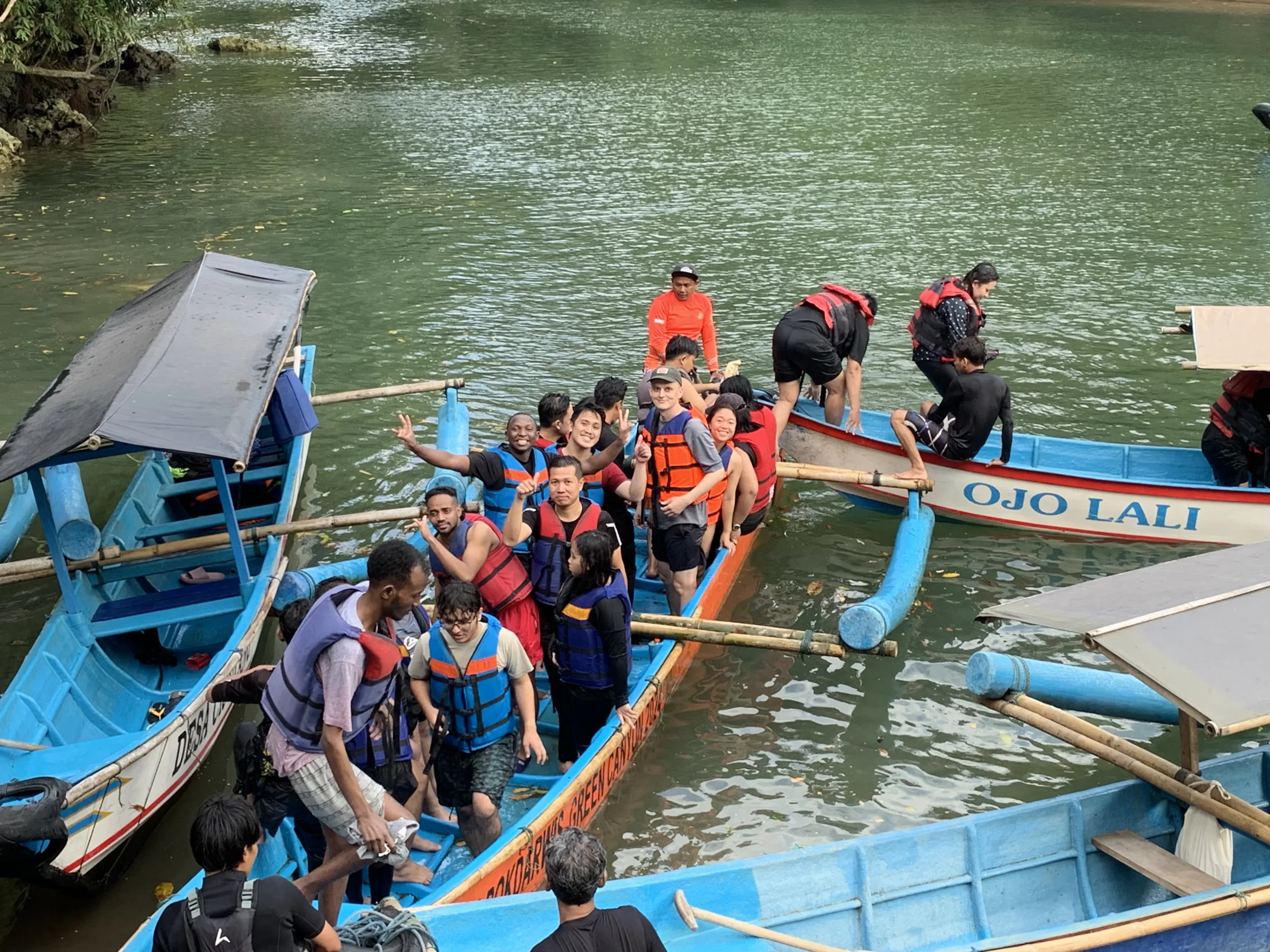 Kegiatan wisata edukasi ke Green Canyon 